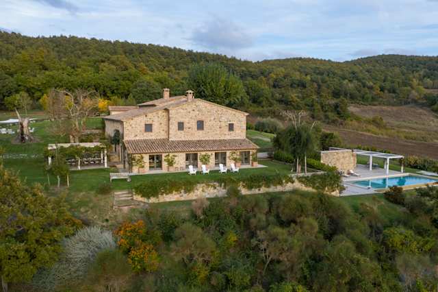 Farmhouse Modern, Plum Guide home in Tuscany, Italy