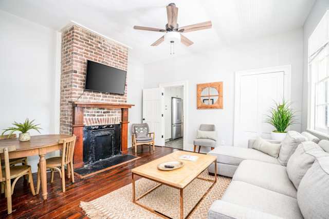 Hygge Down South, Plum Guide home in Charleston, SC, USA