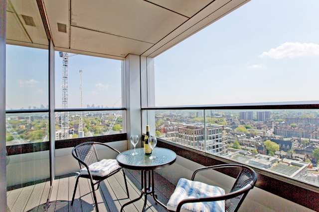 Luxury Outlook, Plum Guide home in London, UK