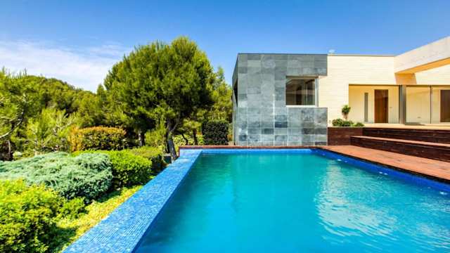 Lighting The Mood, Plum Guide home in Tarragona, Spain