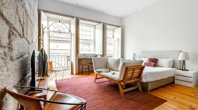 Rustic Tawny, Plum Guide home in Porto