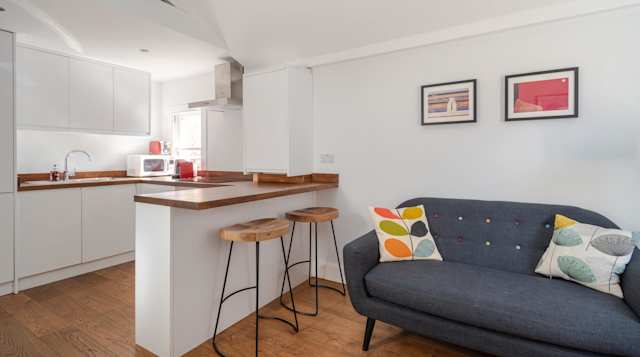 Pomegranate, Plum Guide home in London