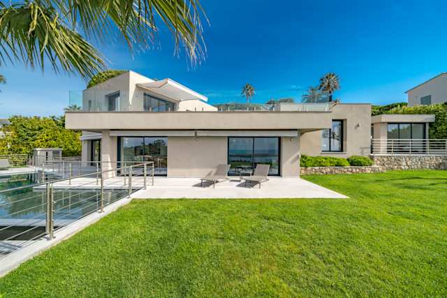 White Breeze, Plum Guide home in the French Riviera