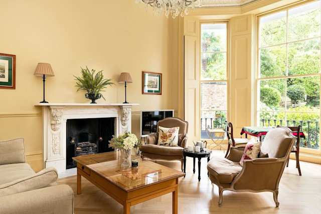 The Duchess Smiles, Plum Guide home in London, UK