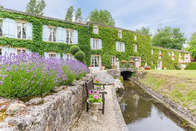 The Watermill Wheel, Plum Guide home in France
