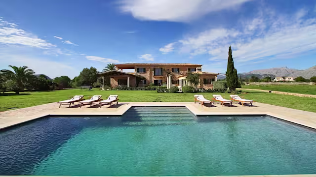 In the Lavish Gardens, Plum Guide home in Majorca