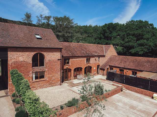 Around The Paddock, Plum Guide home in Herefordshire, UK
