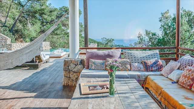 Moon Beam Beau, Plum Guide home in Ibiza