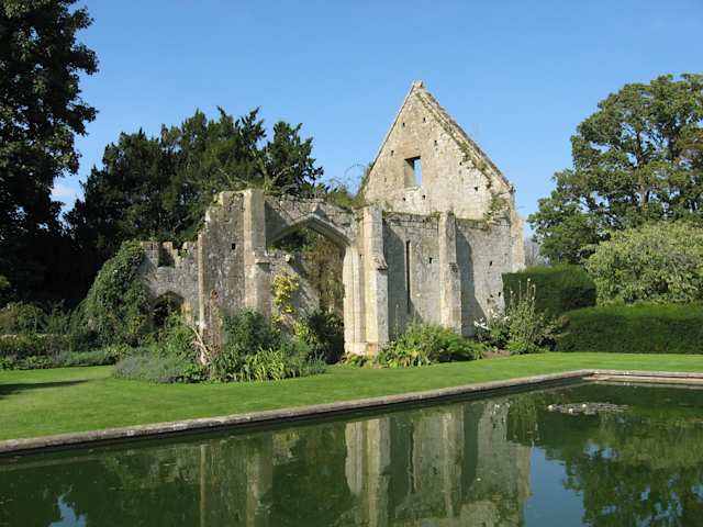 Barn Ruins, Sudeley Castle, Gloucestershire, England | Image courtesy of Wiki Commons/ Bob&Anne Powell