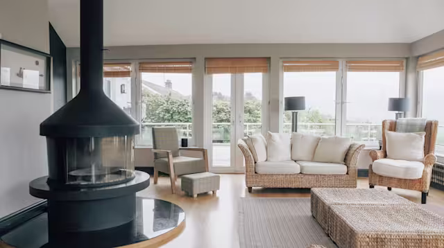 Ocean Wanderer, Plum Guide home in Pembrokeshire