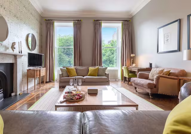 Castle Looming, Plum Guide home in Edinburgh