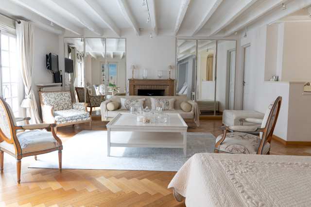 Greco & Hera, Plum Guide home in Paris