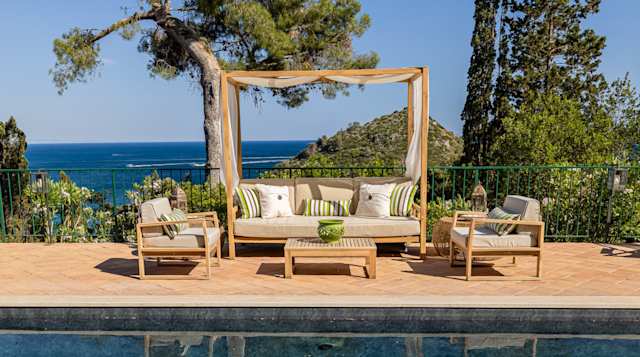Terracotta Curves, Plum Guide home in Tuscany, Italy