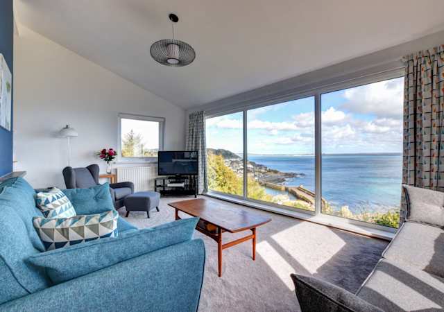 The Bluest Sight, Plum Guide home in Cornwall, UK