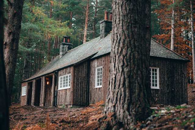 Fit for a Queen, Plum Guide home in Scotland