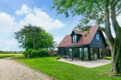 Chestnut Gable, Plum Guide home in Suffolk, England