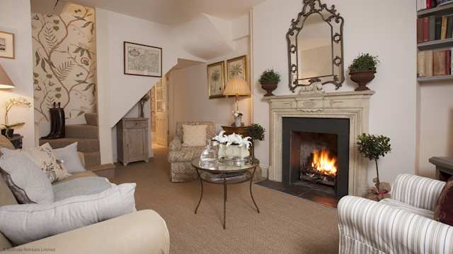 New Church Cottage, Plum Guide home in Wiltshire, UK