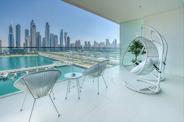 Shimmer on the Water, Plum Guide home in Dubai