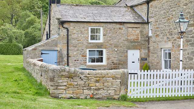 Sandstone Hearth, Plum Guide home in Northumberland, UK