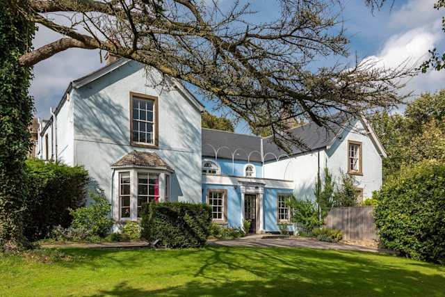 Brilliant Colours, Plum Guide home in Wiltshire, UK