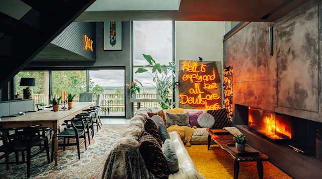 Head Over Hills, Plum Guide home in West Sussex, UK