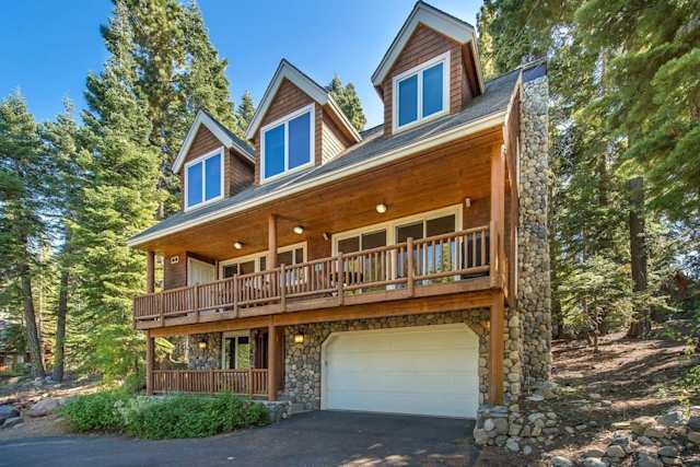 Pine Needle, Plum Guide home in California, USA