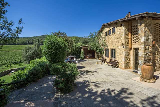 Beyond The Vineyards, Plum Guide home in Tuscany, Italy