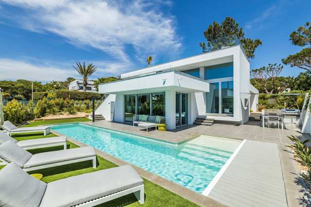 Transcendent, Plum Guide home in the Algarve, Portugal