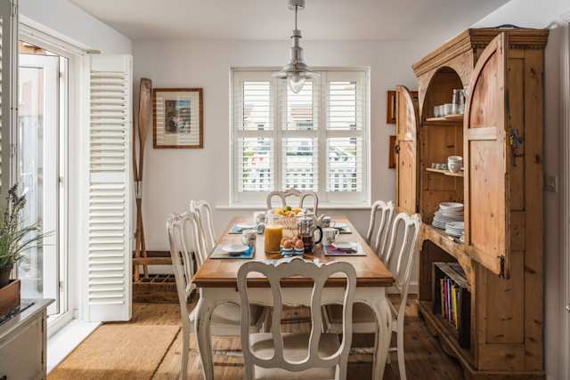The Blue Beach Hut, Plum Guide home in East Sussex, UK
