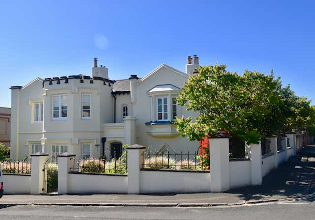 Isle Of Light, Plum Guide home in the Isle of Wight, UK