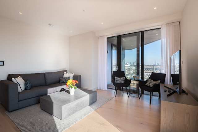 Streets Beneath The Towers, Plum Guide home in London