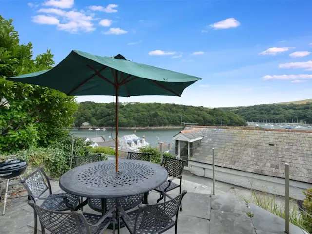 Ice-Cream Sandwich, Plum Guide home in Cornwall, England