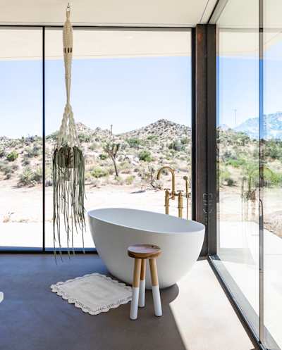 Bathtub in Desert Skies, Plum Guide home in Joshua Tree