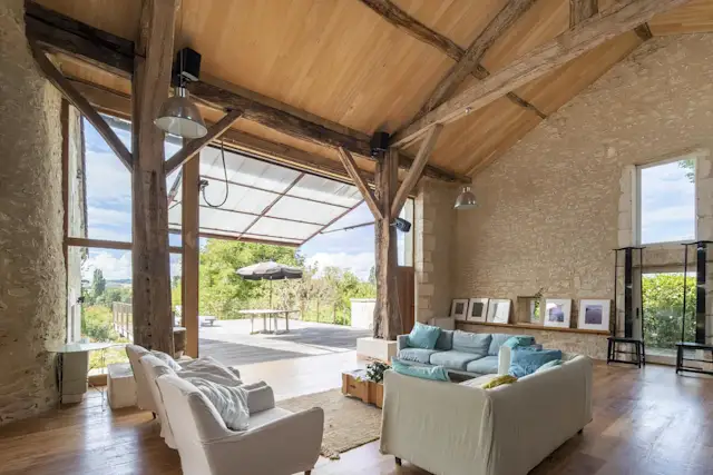 Peony Blushes, Plum Guide home in France