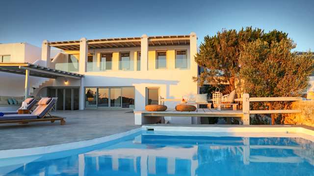 Cycladic Serpent, Plum Guide home in Mykonos