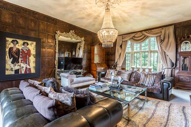 The Lion's Roar, Plum Guide home in Stroud