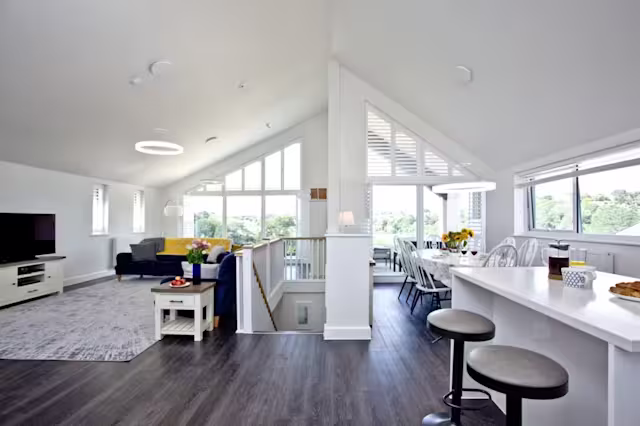 Waves on the Horizon, Plum Guide home in Cornwall