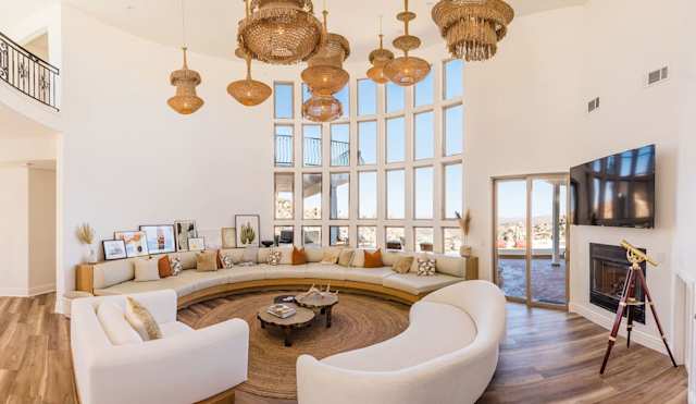 Mountain Pose, Plum Guide home in Joshua Tree, USA