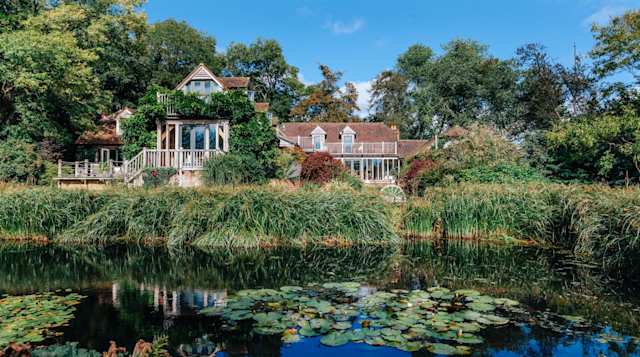 Dragonfly Manor, Plum Guide home in Oxfordshire