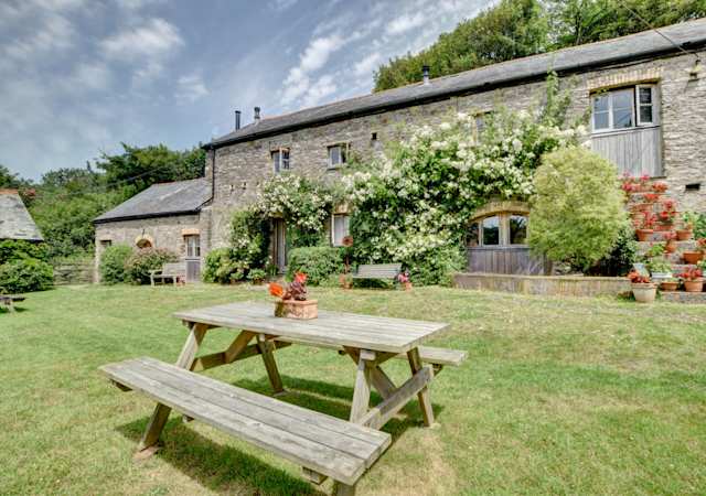Sweet Pea Sleeps, Plum Guide home in Devon