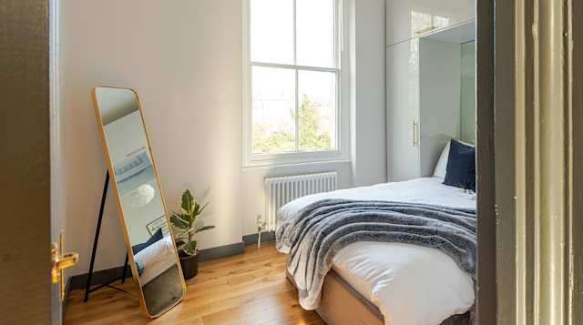 Gold Lining, Plum Guide home in London