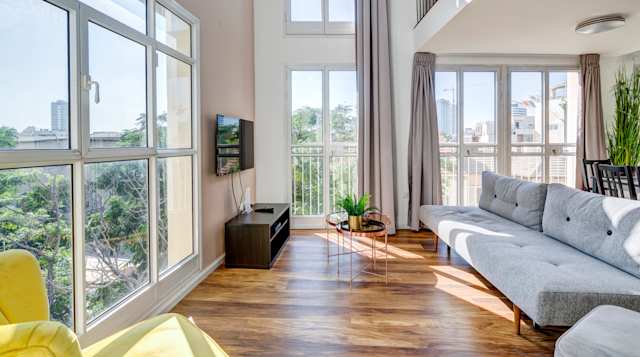 Instant Sunshine, Plum Guide home in Tel Aviv