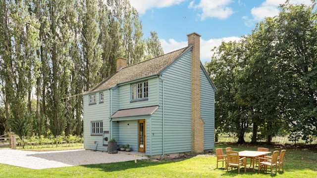 Bridle Blue, Plum Guide home in Oxford