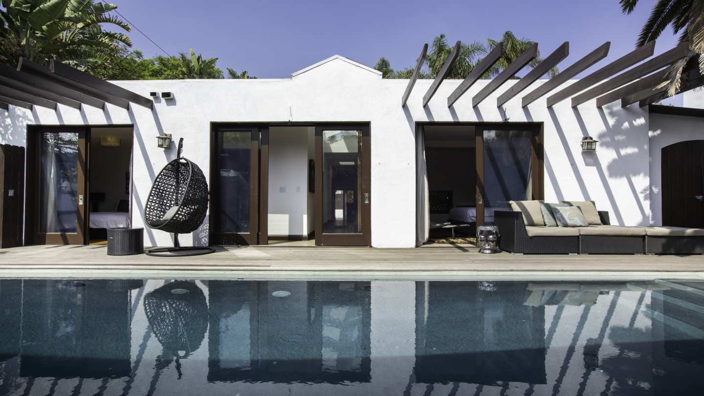 Homes with Pools in LA to Stay with Friends | Plum Guide