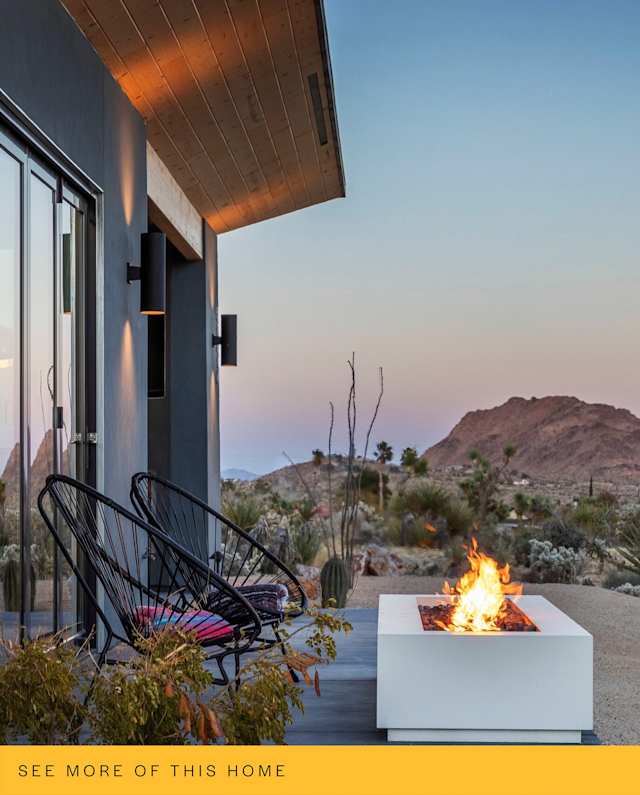 The Gaslight's outdoor seating area, Yucca Valley