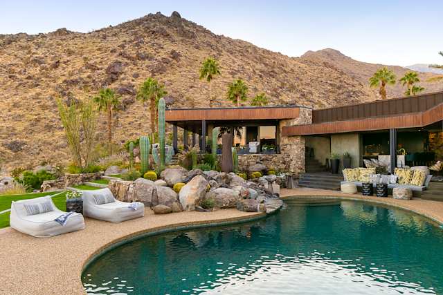 Poolside Glamour, Plum Guide home in Palm Springs