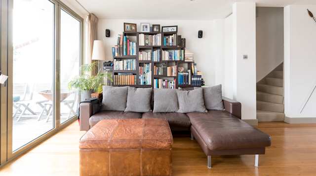 Riverfront Bliss, Plum Guide home in London