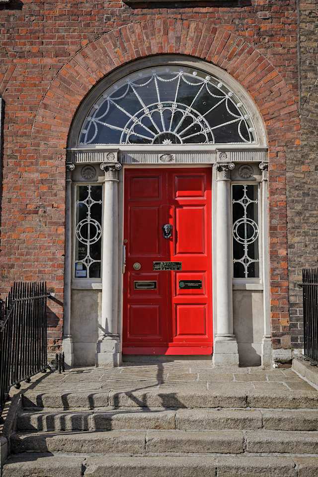 Red Georgian door on Merrion Square, Dublin | Credit Matthew Thompson © Failte Ireland