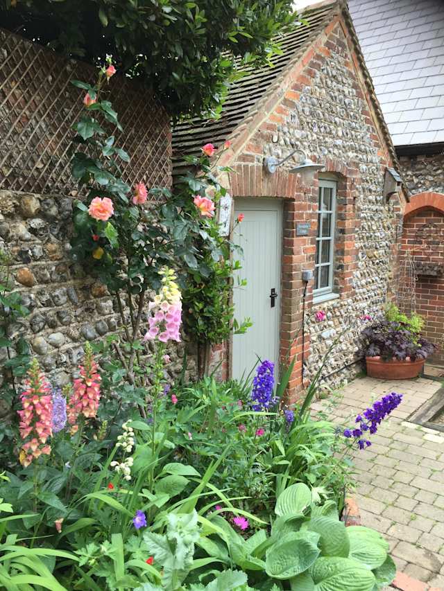 School of Thought, Plum Guide home in West Sussex, UK