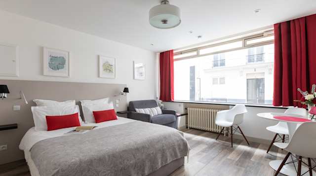 Sinatra, Plum Guide home in Paris